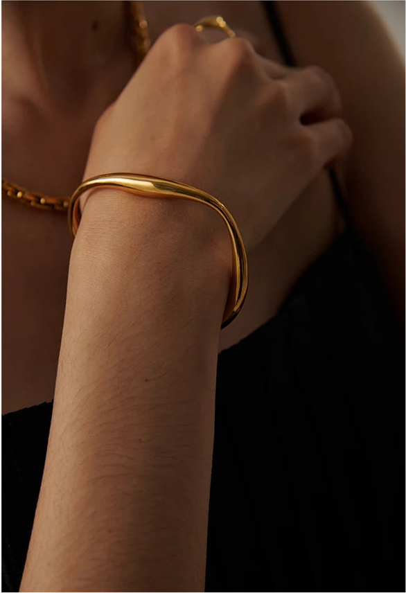 Edgy Thin Bangle
