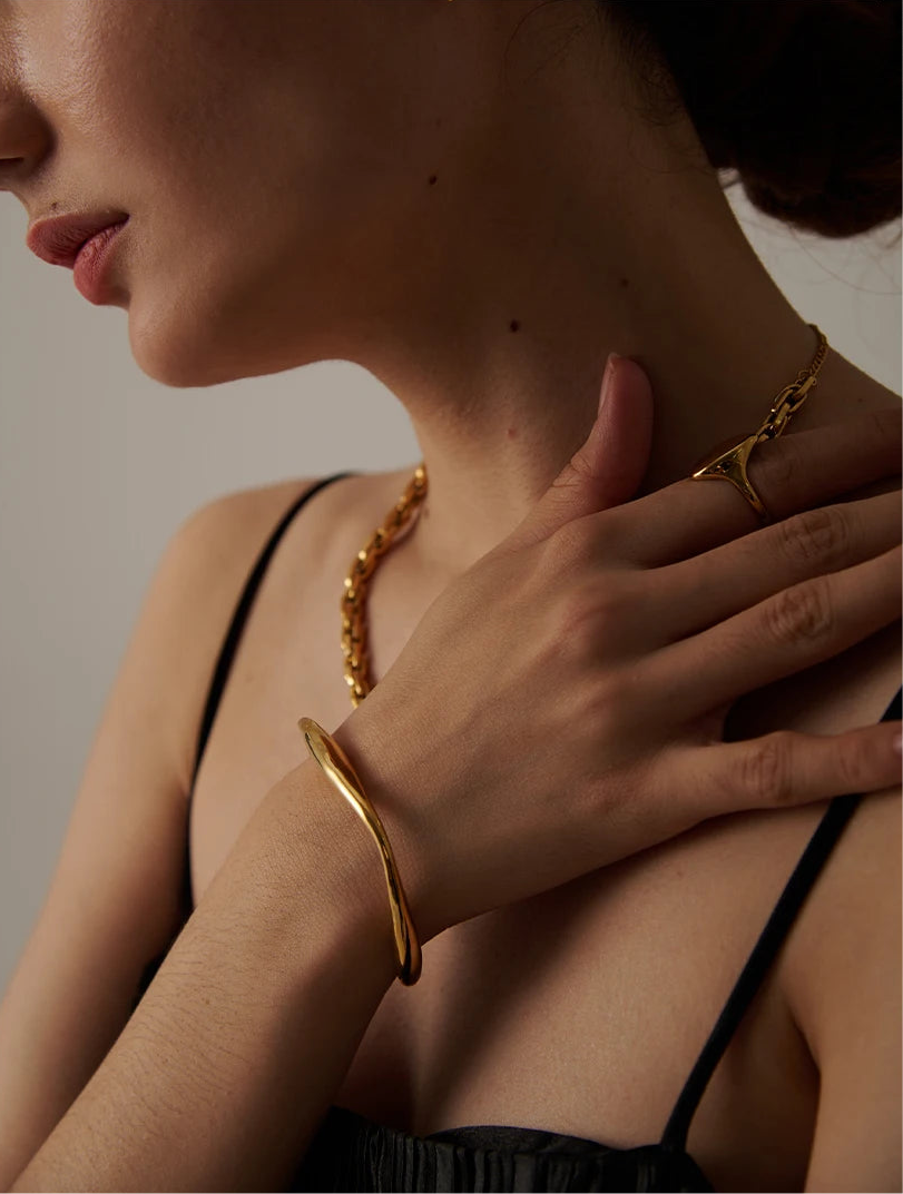Edgy Thin Bangle