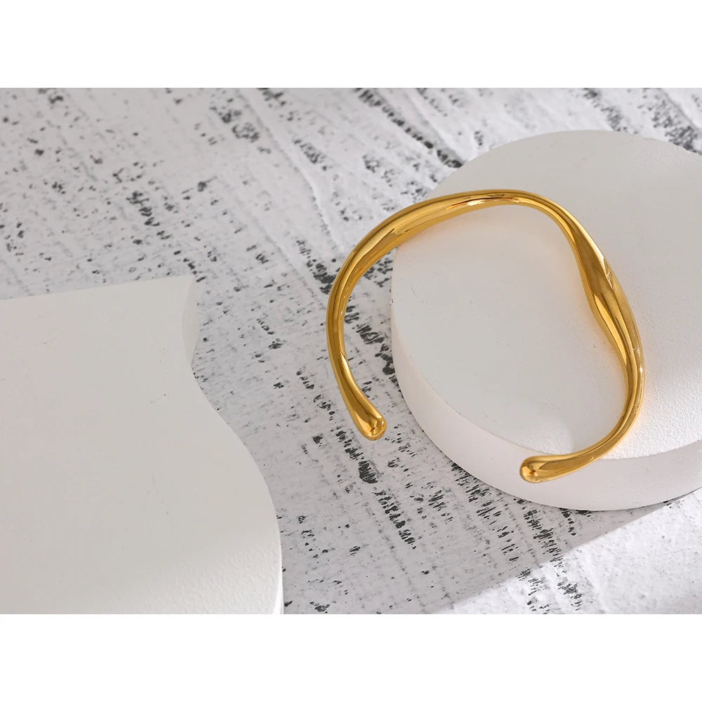 Edgy Thin Bangle