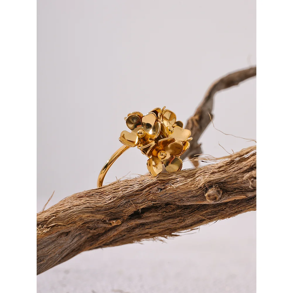 Stereoscopic Flower Ring