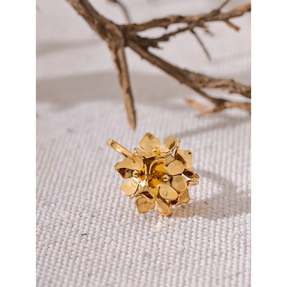 Stereoscopic Flower Ring